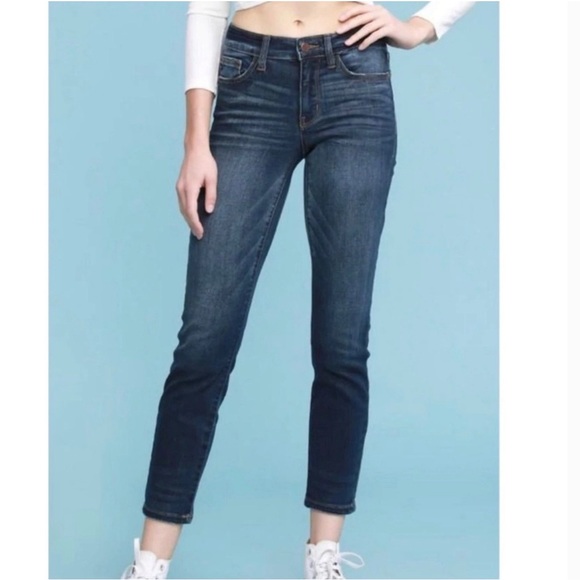 Judy Blue Angie Relaxed Fit Straight Leg Jean - Picture 15 of 16